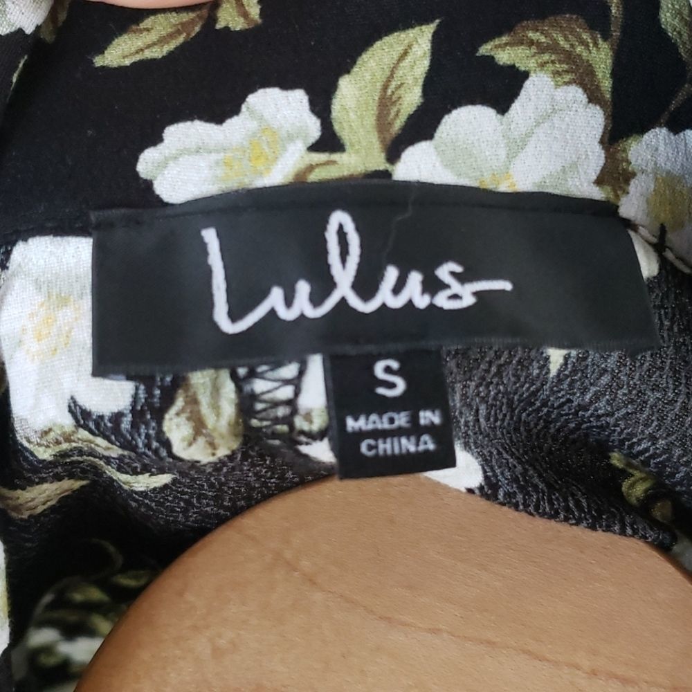 LULUS Totally Blossom Floral Print Collared Wrap‎ - Picture 15 of 15